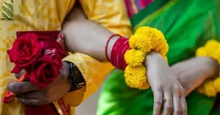 বসন্ত আর ভালোবাসা যখন এক মোহনায়, ঋতুরাজকে বরণে মাতলো নগরবাসী